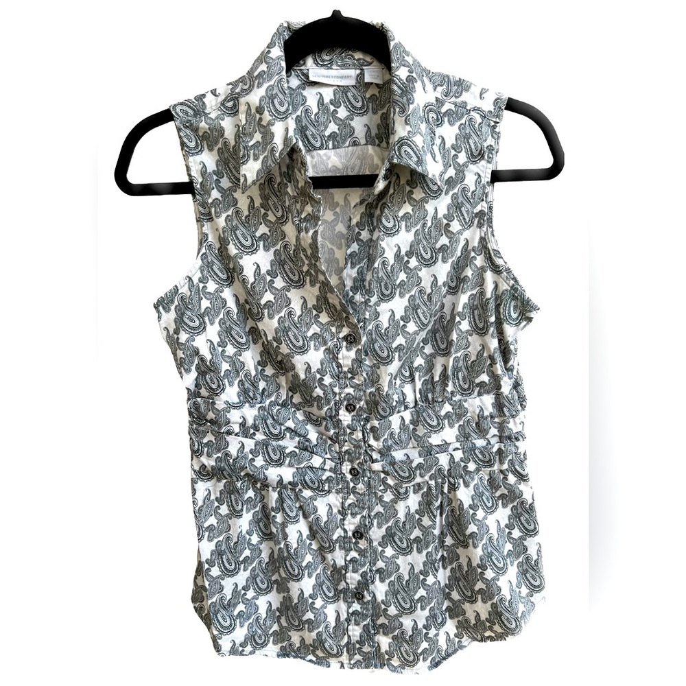 New York & Company Silver & Black Paisley Button Up Sleeveless Blouse (Med)